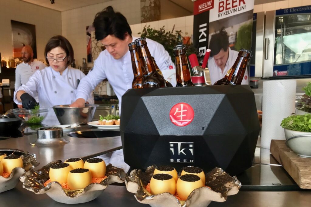 Kelvin Lin met iKi bier bij Koppert Cress