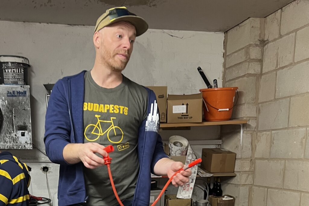 Scott demonstreert de CaskWidge