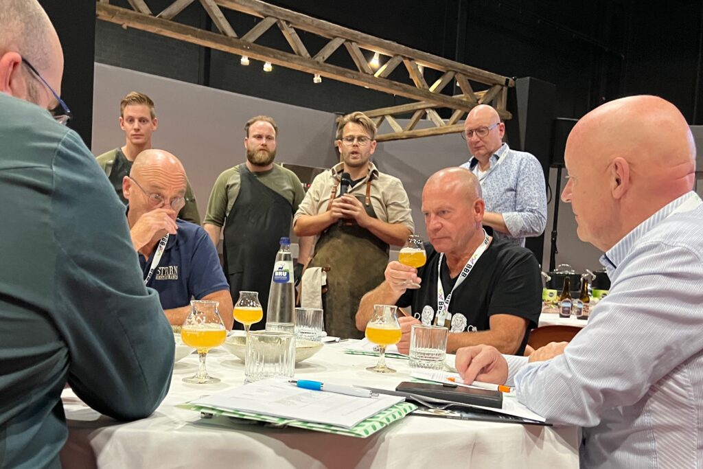 Jury jureert bij de Bronckhorster Beer and Food Battle
