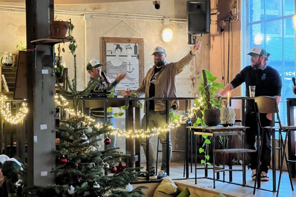 Jan Aussems, Ferry Wijnhoven en Koen Overeem op het podium bij Frontaal